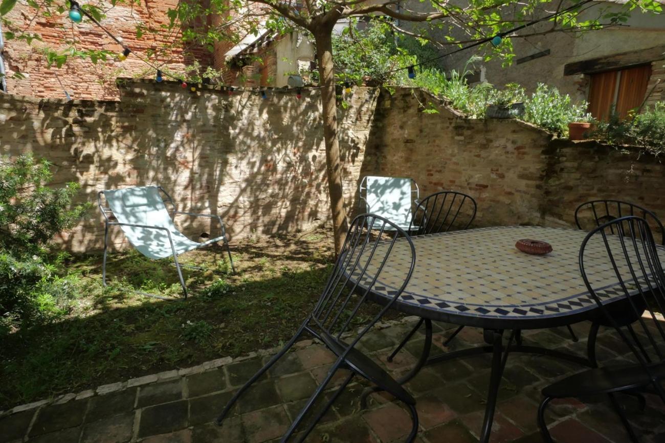 La Lauze Et L'Anguille Bed & Breakfast Gaillac Exterior photo